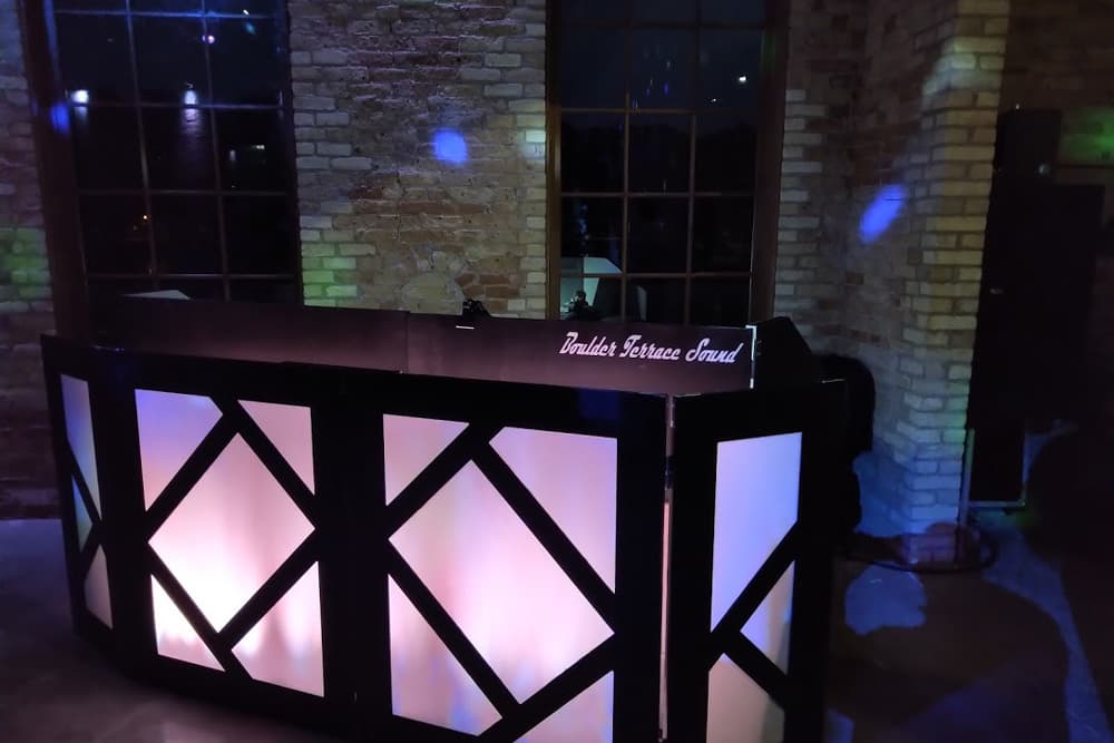 Packed Chicago-area wedding dance floor — gallery photo 27