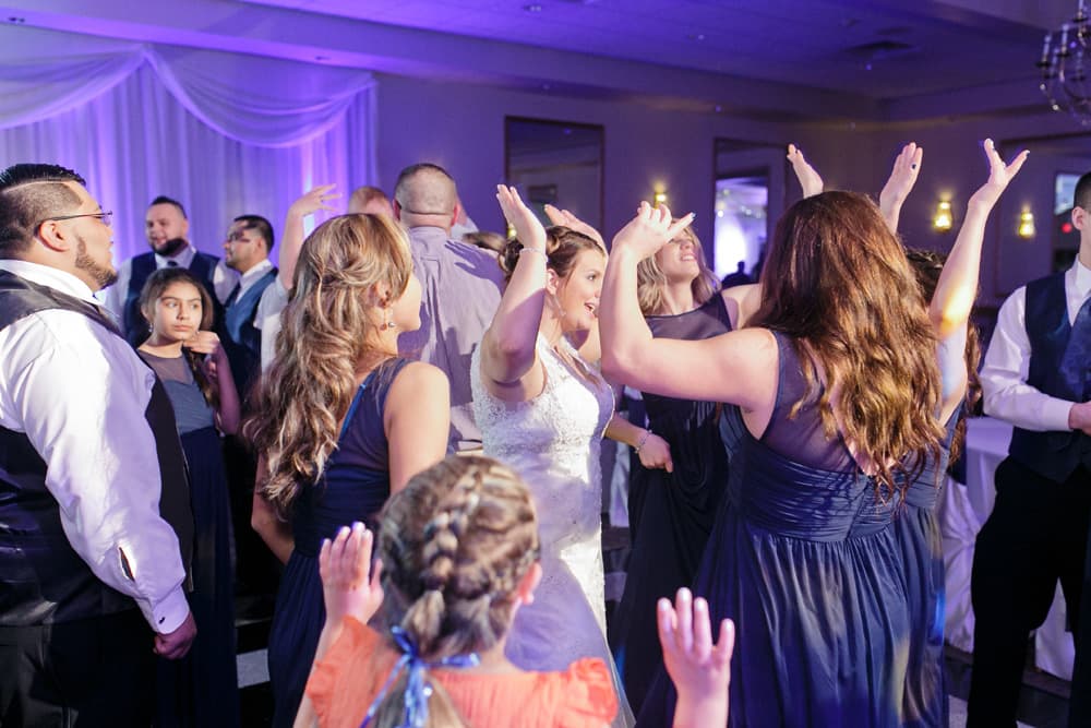 Packed Chicago-area wedding dance floor — gallery photo 35