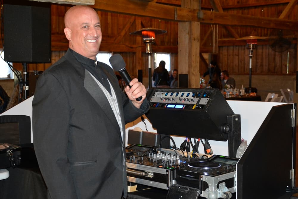 Packed Chicago-area wedding dance floor — gallery photo 43